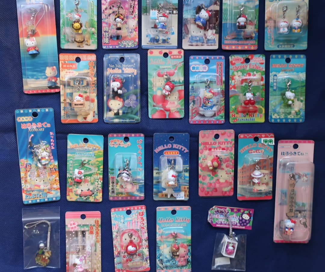 ２５点まとめ売り ご当地キティ ストラップ キーホルダー 未開封２４ 開封１