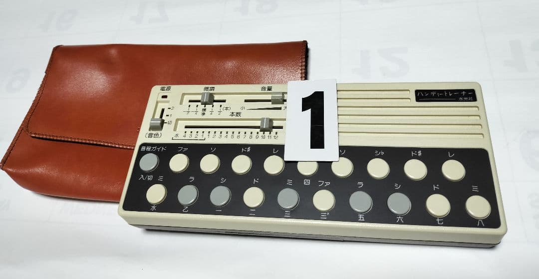 水光社製の詩吟練習用ハンディートレーナー「ST-40」です。