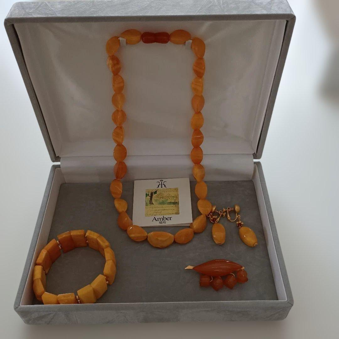 琥珀ジュエリーセット　(ネックレス、ブレスレット、ブローチ、イヤリング)