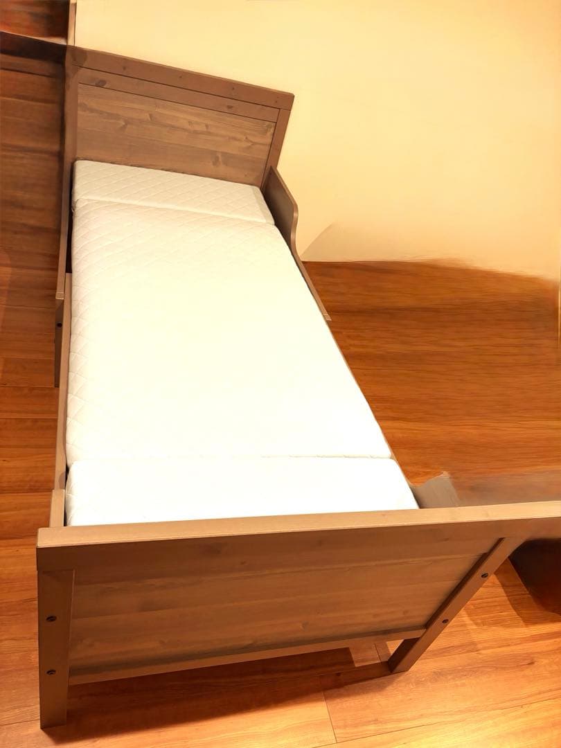 IKEA　シングルベッド　ベビー〜子ども　伸長式 グレーブラウン