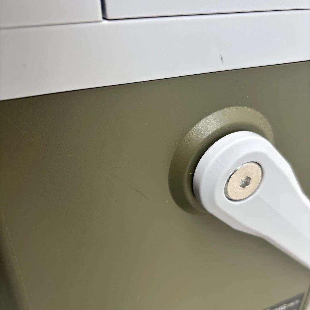 Makita CW003G 冷温庫7Ｌ 傷はありますが　新品未使用品です