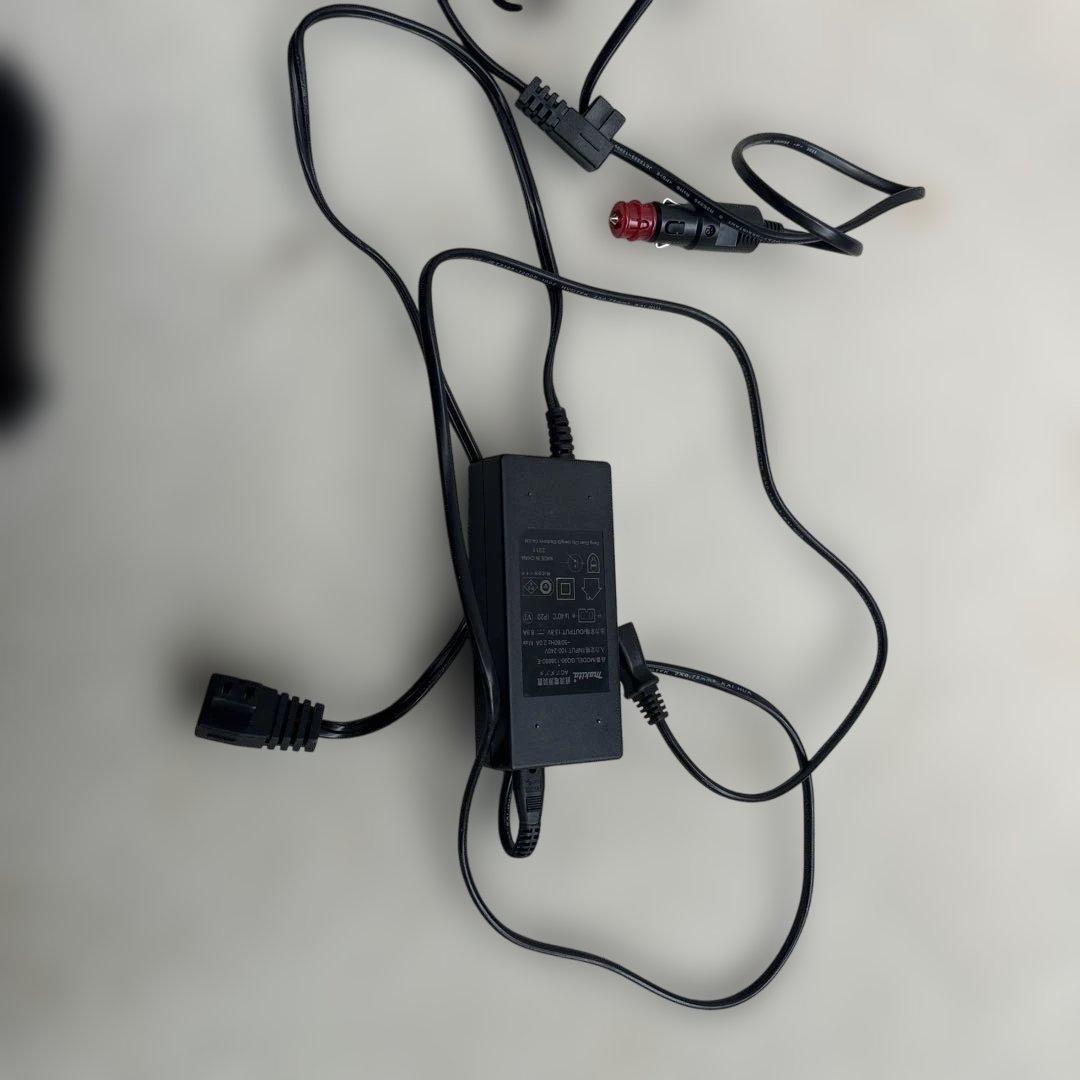 Makita CW003G 冷温庫7Ｌ 傷はありますが　新品未使用品です