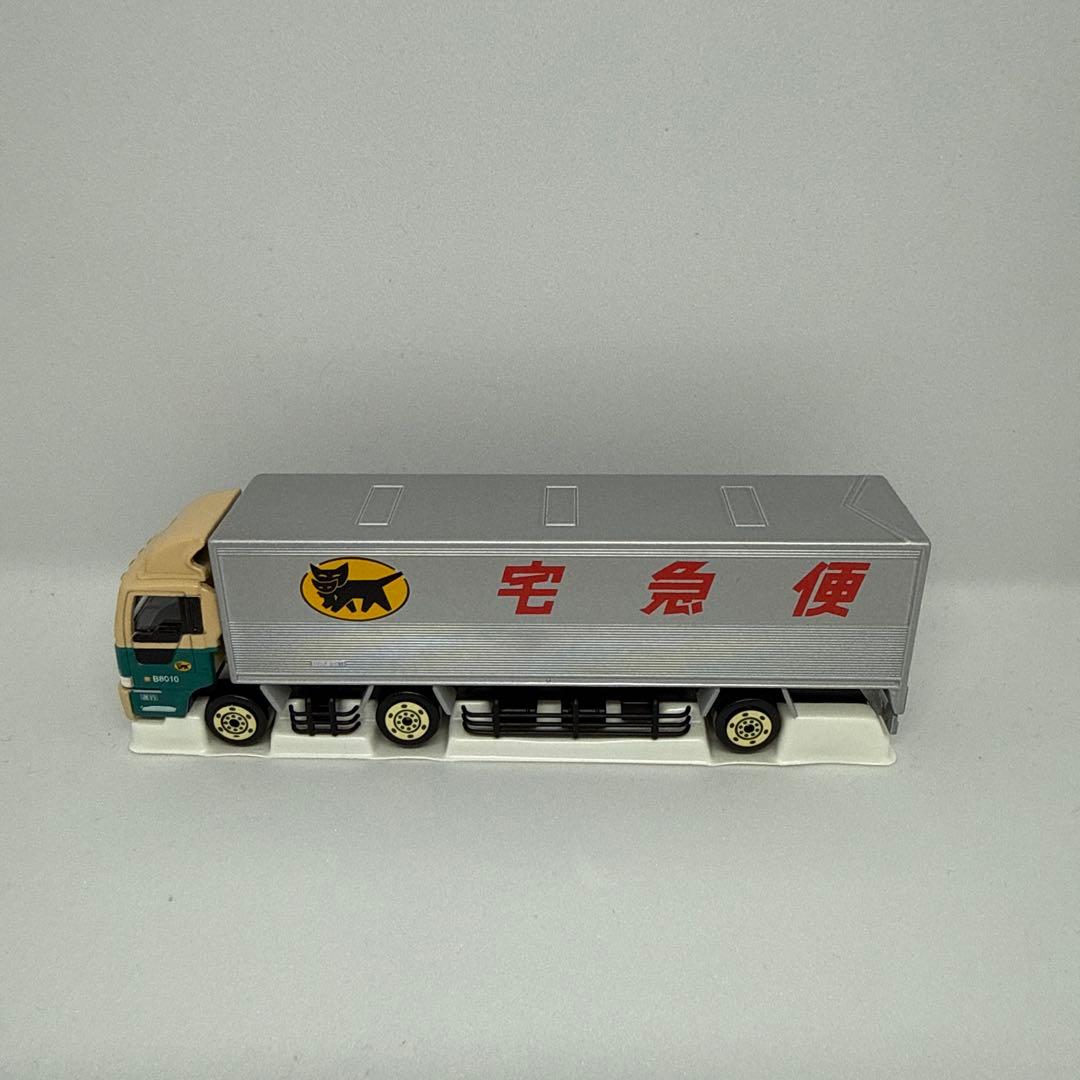 トミカ 宅急便トラック 猫のロゴ付き