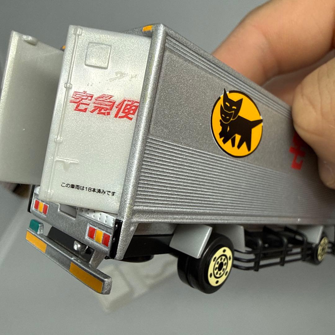 トミカ 宅急便トラック 猫のロゴ付き