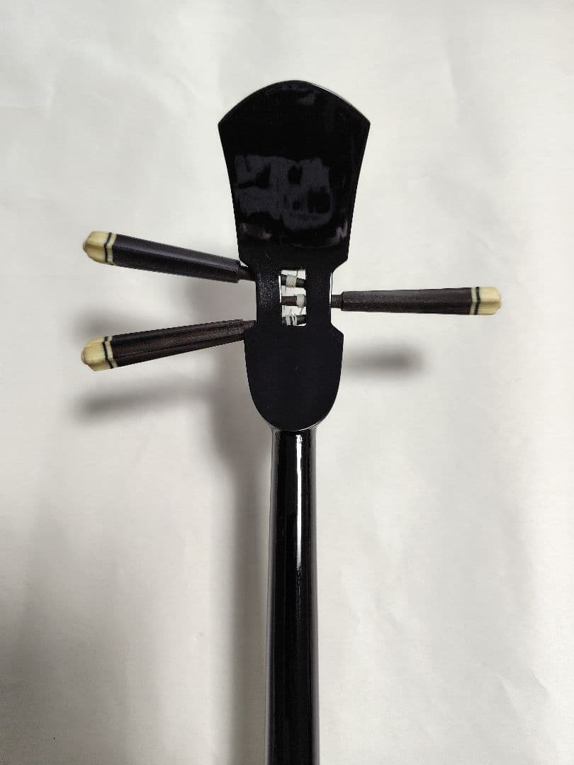 三線（沖縄三味線）　県産黒木（！？）棹　新調本皮一枚張りチーガ　ハードケース付