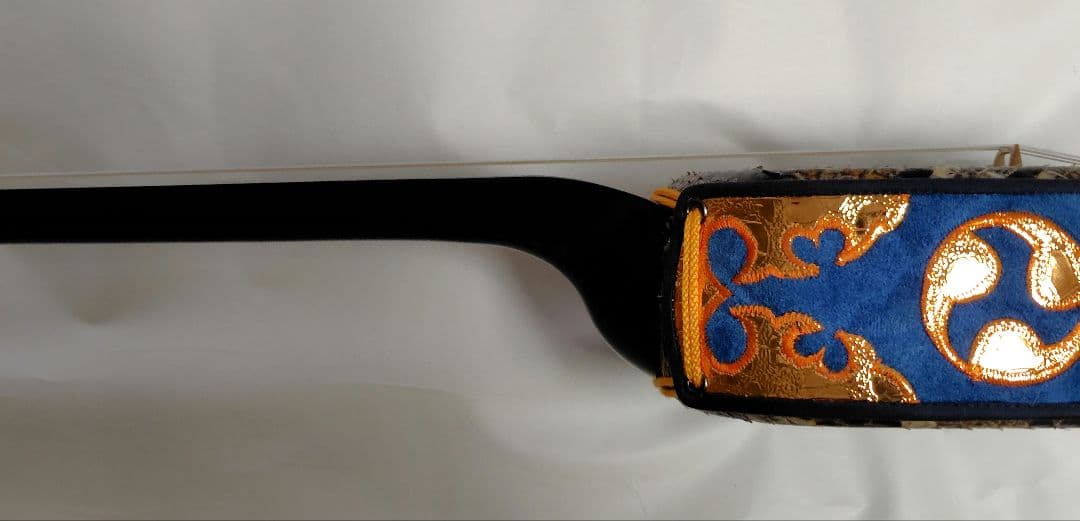 三線（沖縄三味線）　県産黒木（！？）棹　新調本皮一枚張りチーガ　ハードケース付