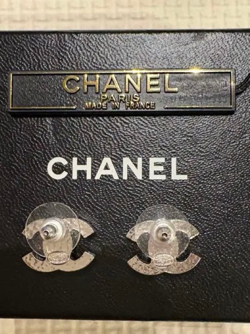 CHANEL パール付きロゴピアス　ヴィンテージ