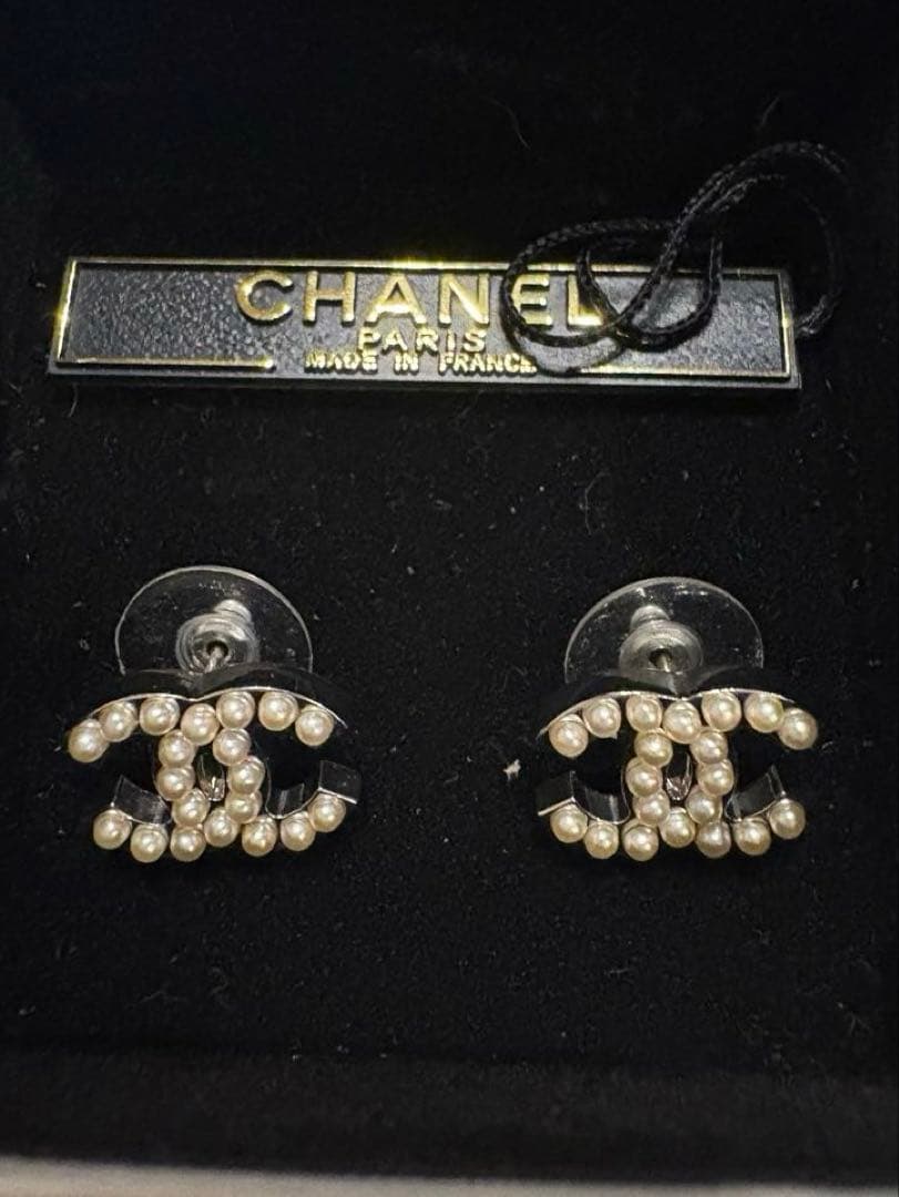 CHANEL パール付きロゴピアス　ヴィンテージ
