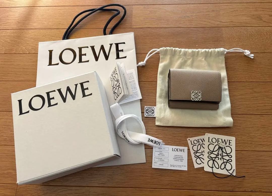 ロエベ　アナグラムトライフォールドウォレット