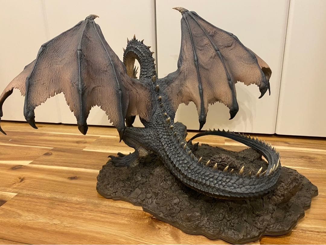 クリエイターズモデル　黒龍ミラボレアス　モンスターハンター　フィギュア