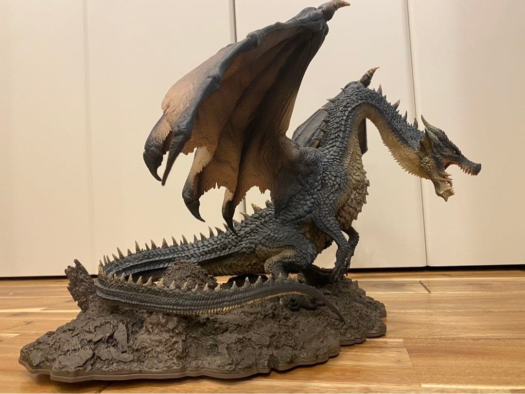クリエイターズモデル　黒龍ミラボレアス　モンスターハンター　フィギュア