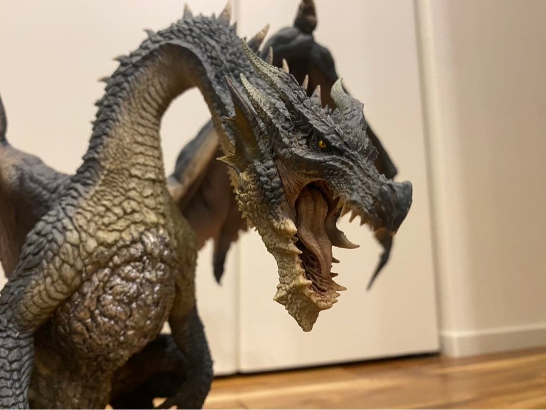 クリエイターズモデル　黒龍ミラボレアス　モンスターハンター　フィギュア