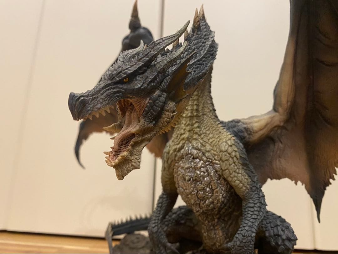クリエイターズモデル　黒龍ミラボレアス　モンスターハンター　フィギュア