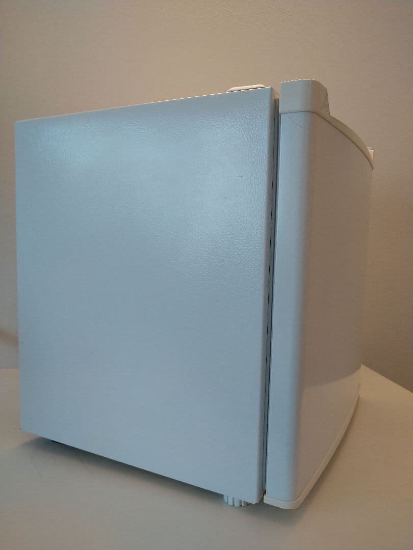 【メルカリ祭限定】小型冷凍庫32Ｌ2021年製　PF-A32FD-W