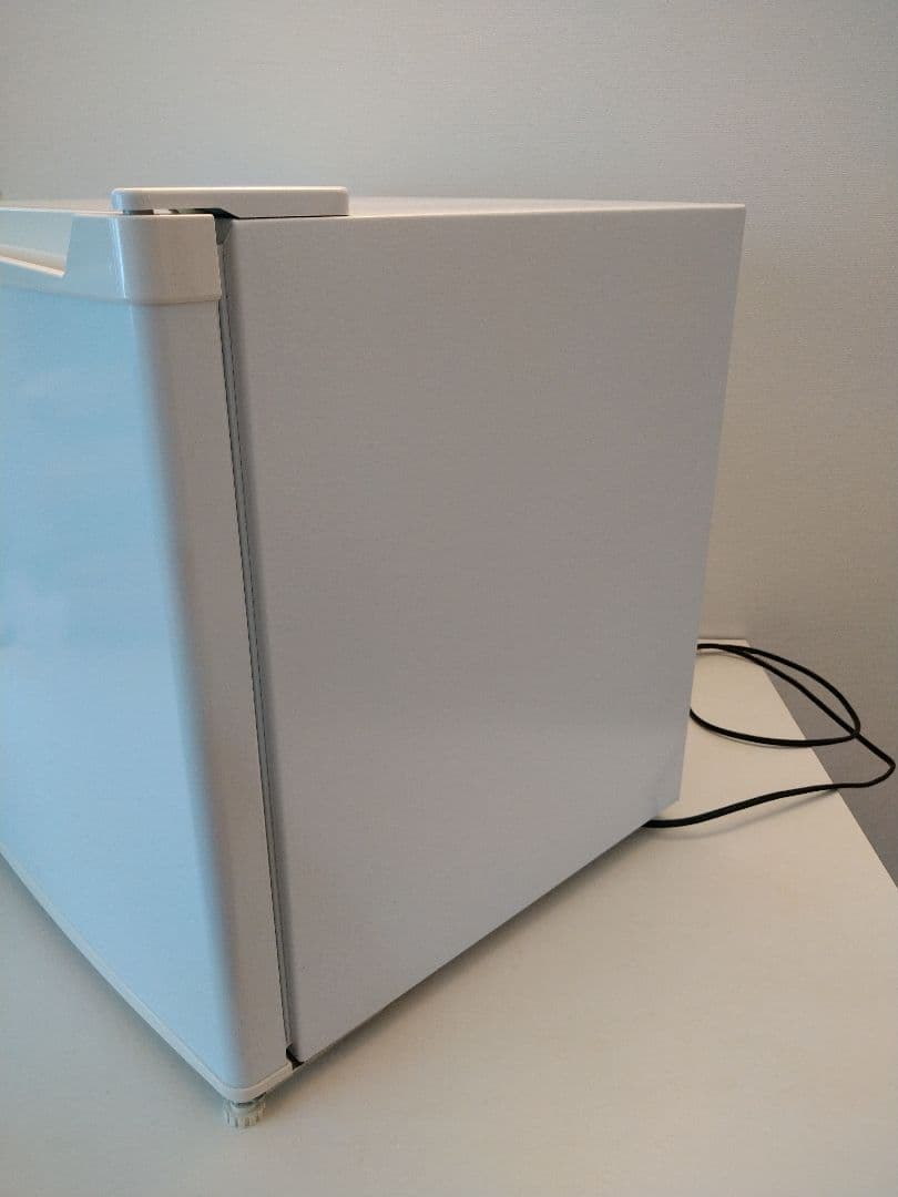 【メルカリ祭限定】小型冷凍庫32Ｌ2021年製　PF-A32FD-W