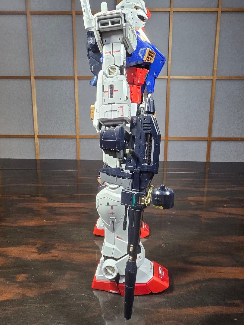 RX-78-2 unleashed ガンダム PG 1/60　(組み立てずみ)