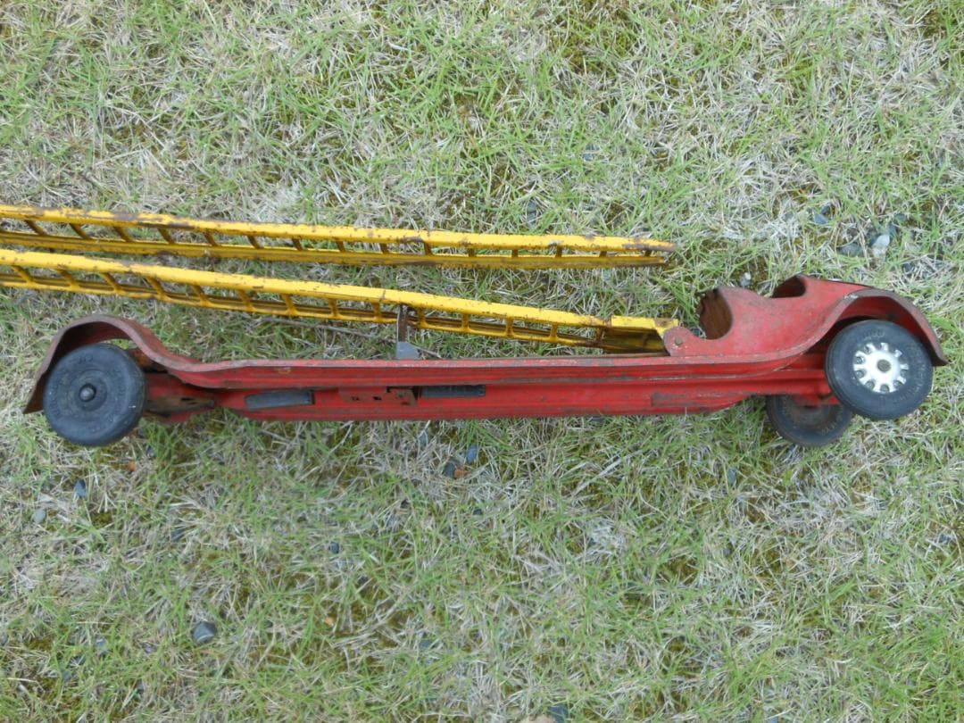 Kingsbury トイカー 赤 消防車 はしご車　ブリキ　おもちゃ