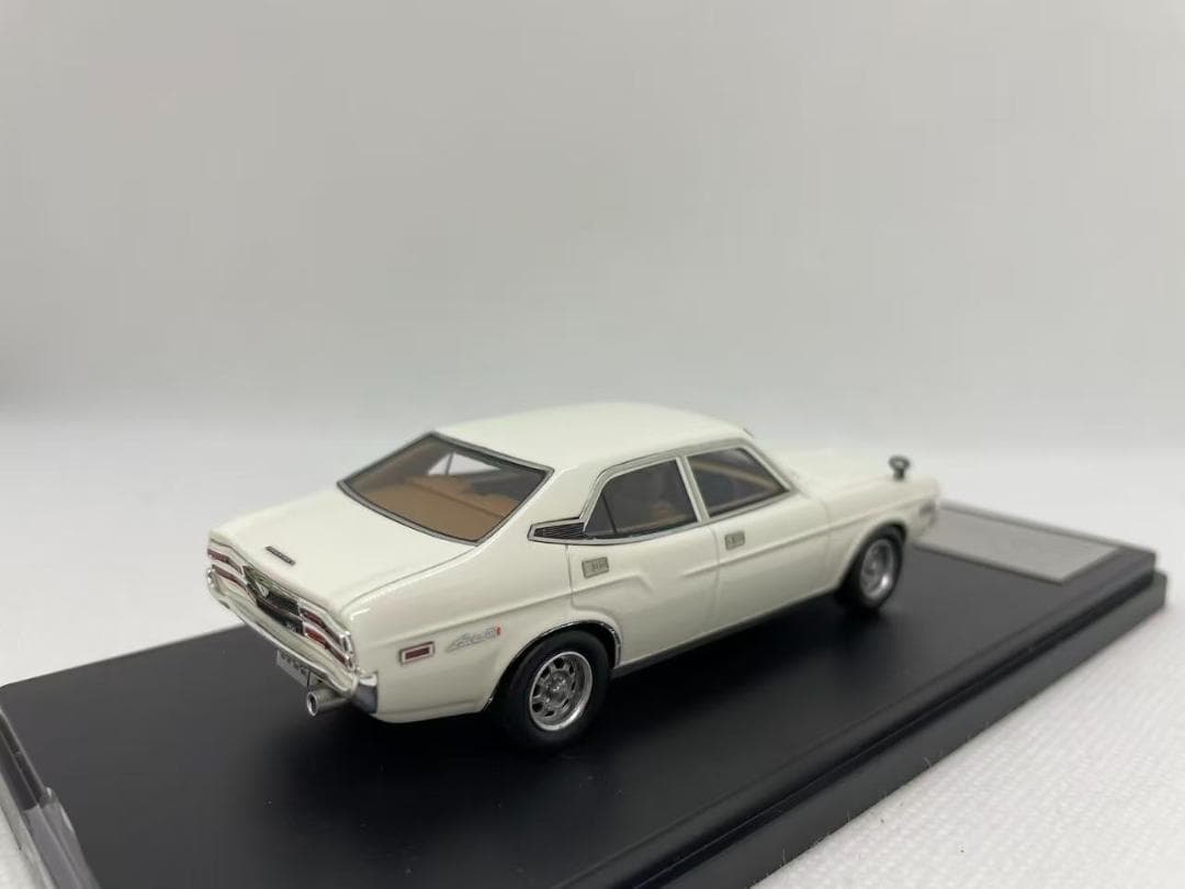 402-617 Hi-Story 1/43 マツダ LUCE CUSTOM GR