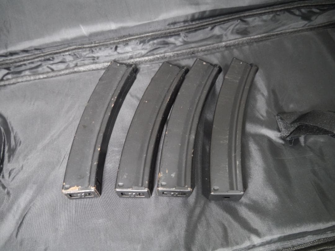 【中古】東京マルイ　H&K MP5 SD5 マガジン4本＋ソフトケース付