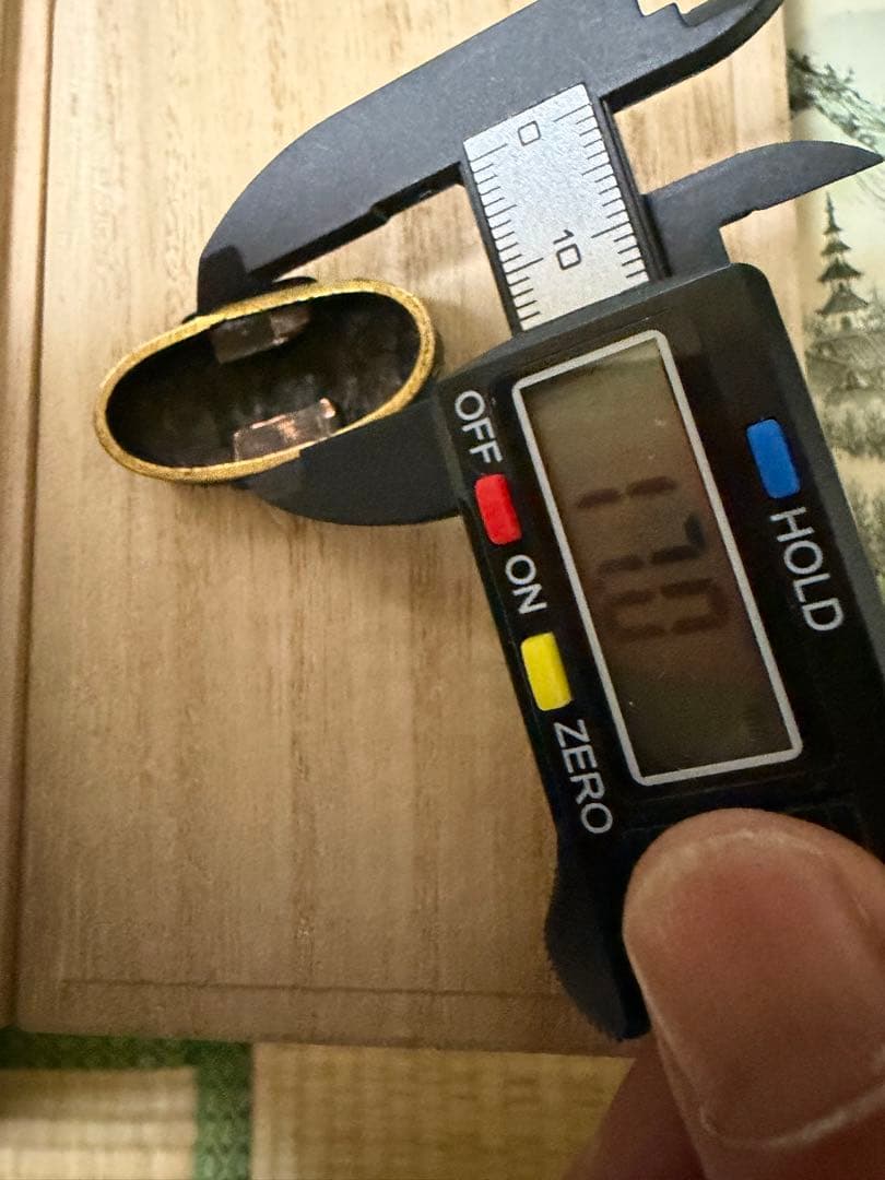 拵え栄えする一品です！ 繊細細工の松図　赤銅魚々子地縁頭 象嵌色絵 縁頭刀装具