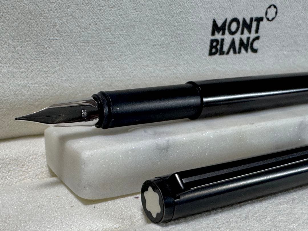 【極美品】モンブラン No1124 万年筆 漆黒ロードナイト鉱加工 万年筆