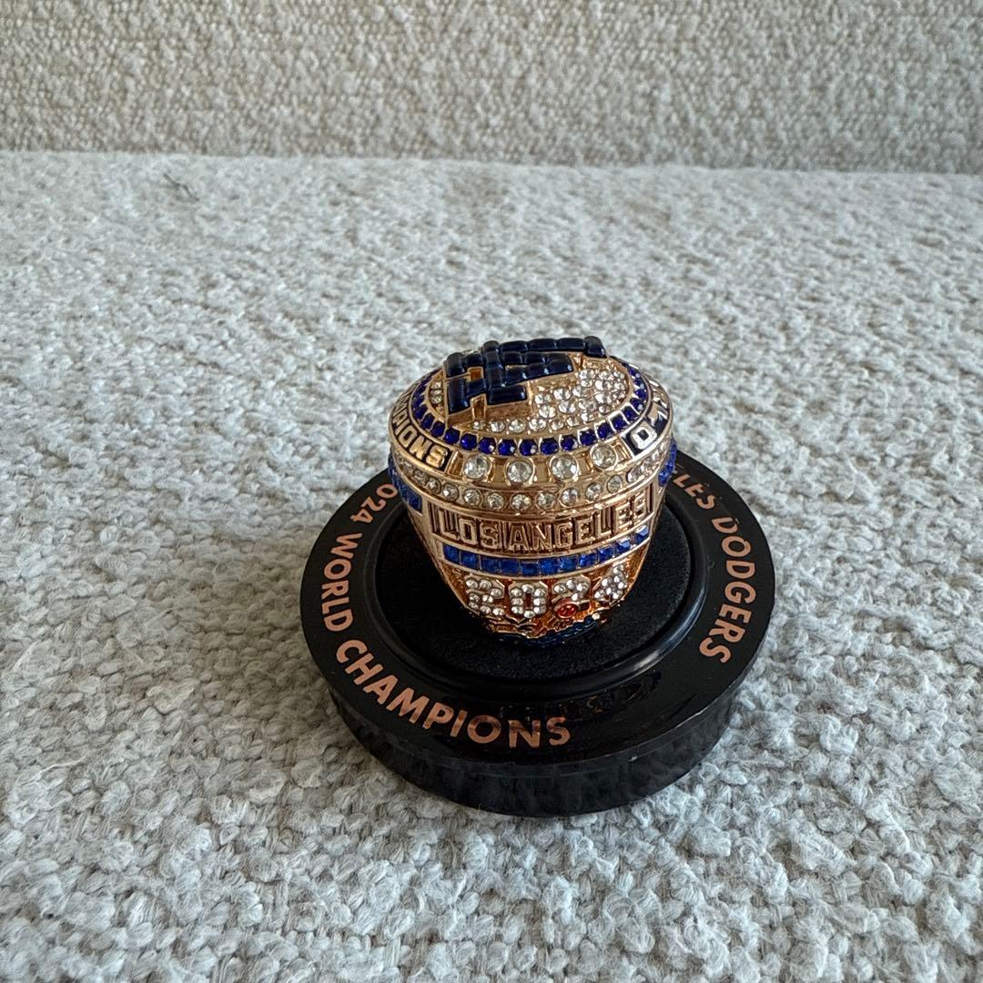 大谷翔平　ドジャース　優勝リング