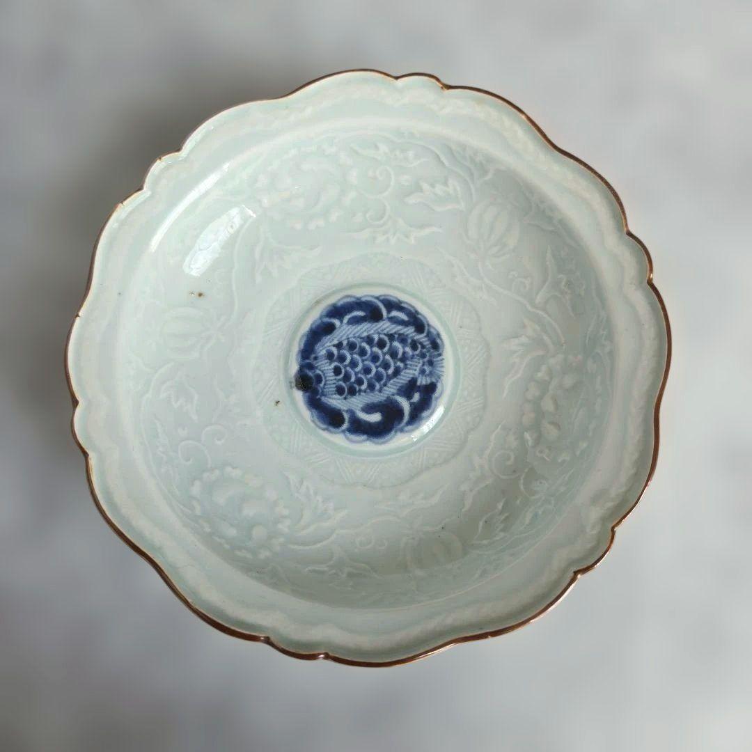 古伊万里　染付　陽刻　深皿　江戸時代　アラベスク　金直し　金継ぎ　骨董　和骨董