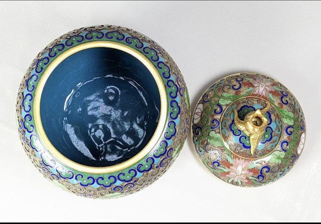 【未使用】七宝焼　景泰藍　柘榴（ざくろ）唐草紋様 蓋付き壺　金彩 蓋物 茶道具