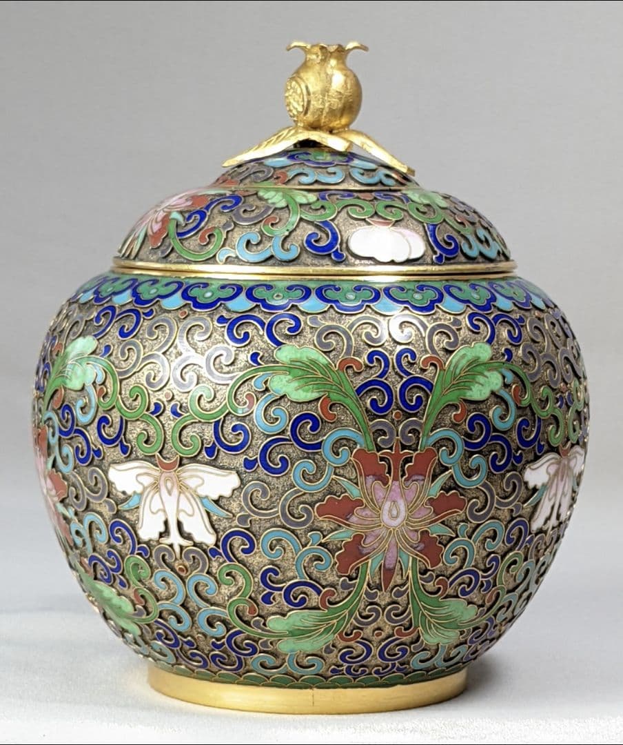 【未使用】七宝焼　景泰藍　柘榴（ざくろ）唐草紋様 蓋付き壺　金彩 蓋物 茶道具