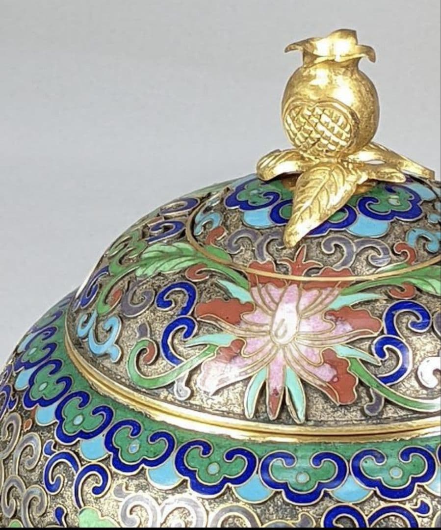 【未使用】七宝焼　景泰藍　柘榴（ざくろ）唐草紋様 蓋付き壺　金彩 蓋物 茶道具