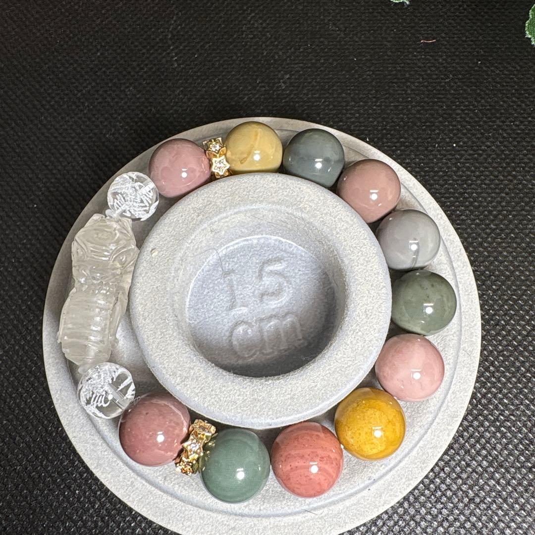 ＊いちごウサギ＊水晶龍神彫り　アラシャン瑪瑙　ブレスレット