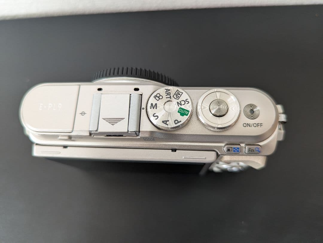 OLYMPUS PEN E-PL9 ホワイト ダブルズームキット