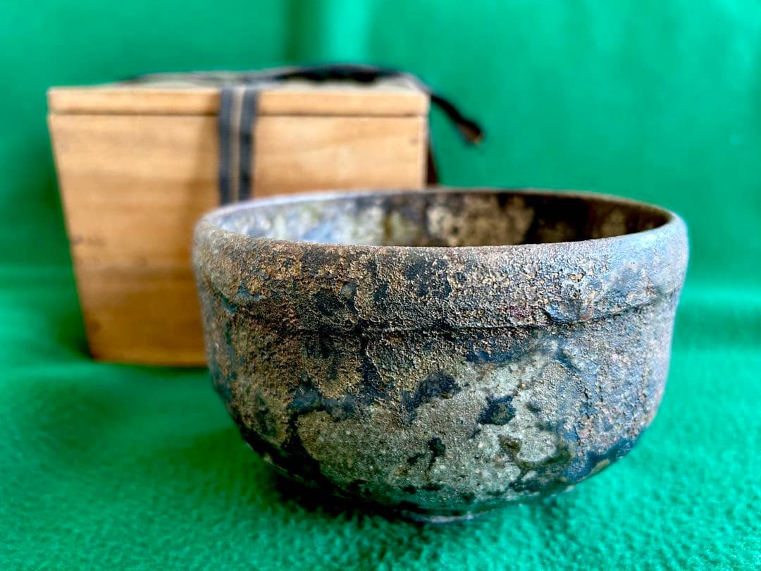 【骨董珍品】備前焼「藤田龍峯」作　稀見珍品灰カブリ茶碗 ！共箱付き