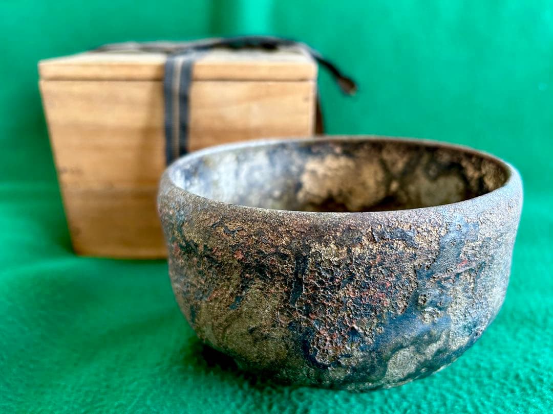 【骨董珍品】備前焼「藤田龍峯」作　稀見珍品灰カブリ茶碗 ！共箱付き
