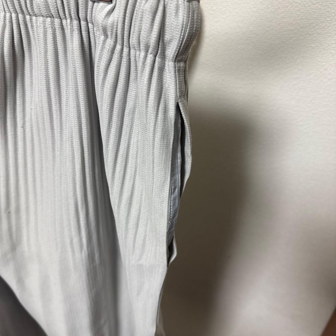 イッセイミヤケオムプリッセ　プリーツサルエルパンツ　3 ライトグレー