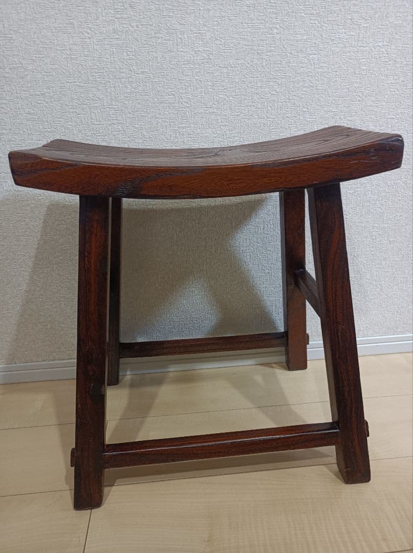 ②アンティーク　木製スツール 曲線的な座面 ダークブラウン