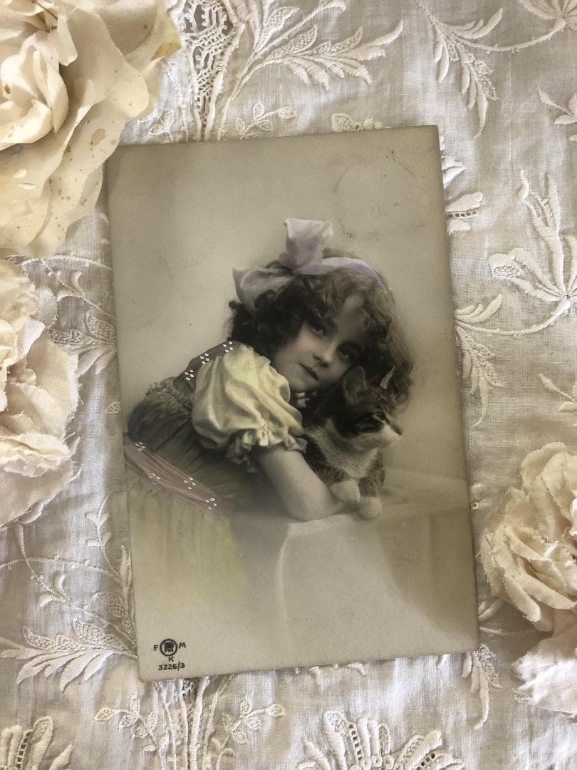 アンティークポストカード ネコと美しい少女