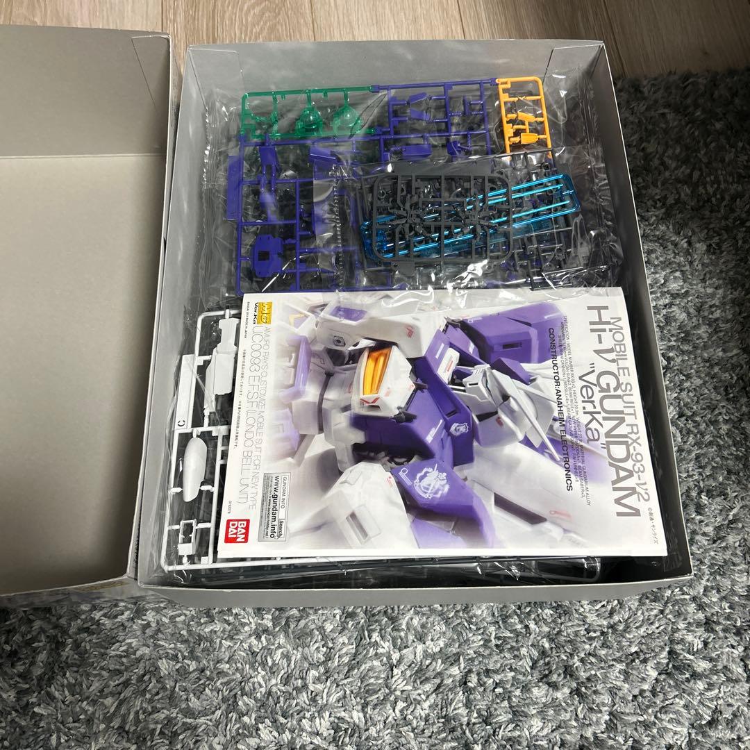 MG Hi-νガンダム \"Ver.Ka\" 未組立