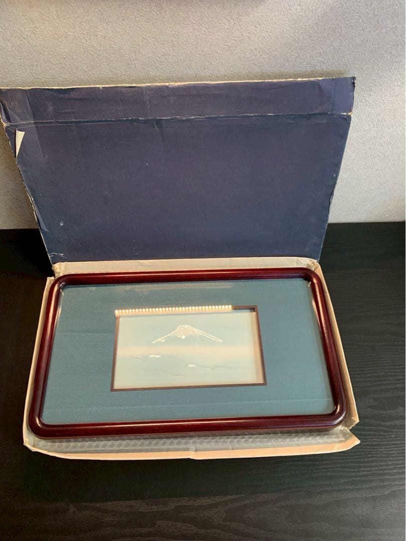 富士山の絵が入った額縁 白磁 陶器