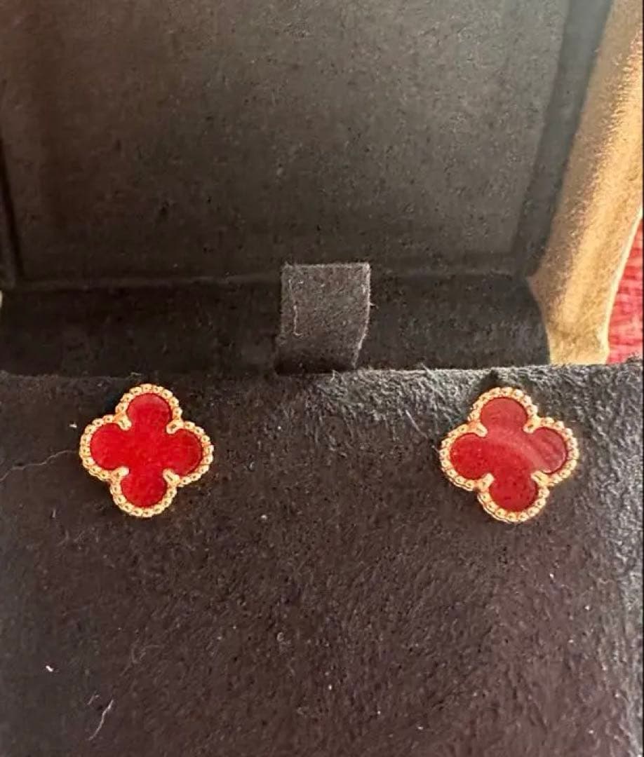 Van Cleef & Arpels レッド スウィート アルハンブラ ピアス