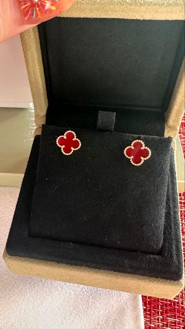 Van Cleef & Arpels レッド スウィート アルハンブラ ピアス