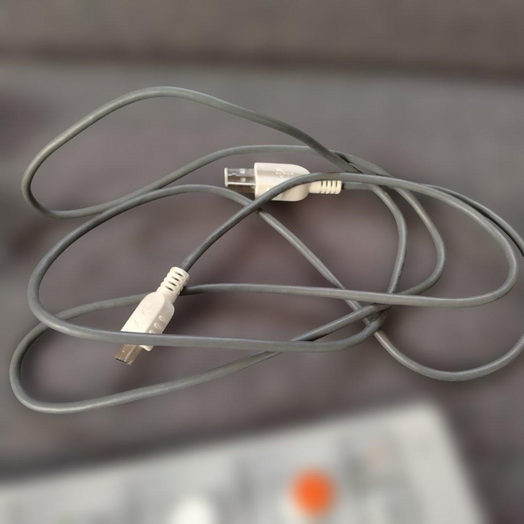 OP-1 Teenage Engineering　シンセサイザー ホワイト