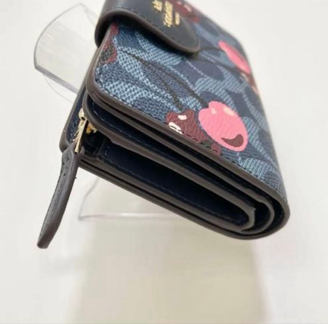 新品未使用 COACH チェリー柄 二つ折り財布 大人可愛い プレゼント