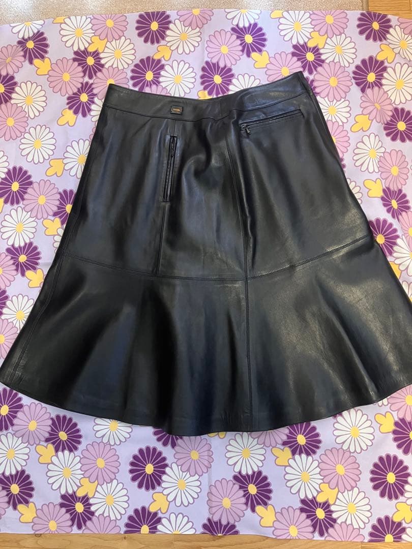 CHANEL レザースカート