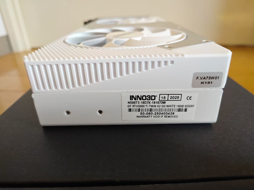 極美品 INNO3D GeForce RTX 5060 Ti 16GB ホワイト