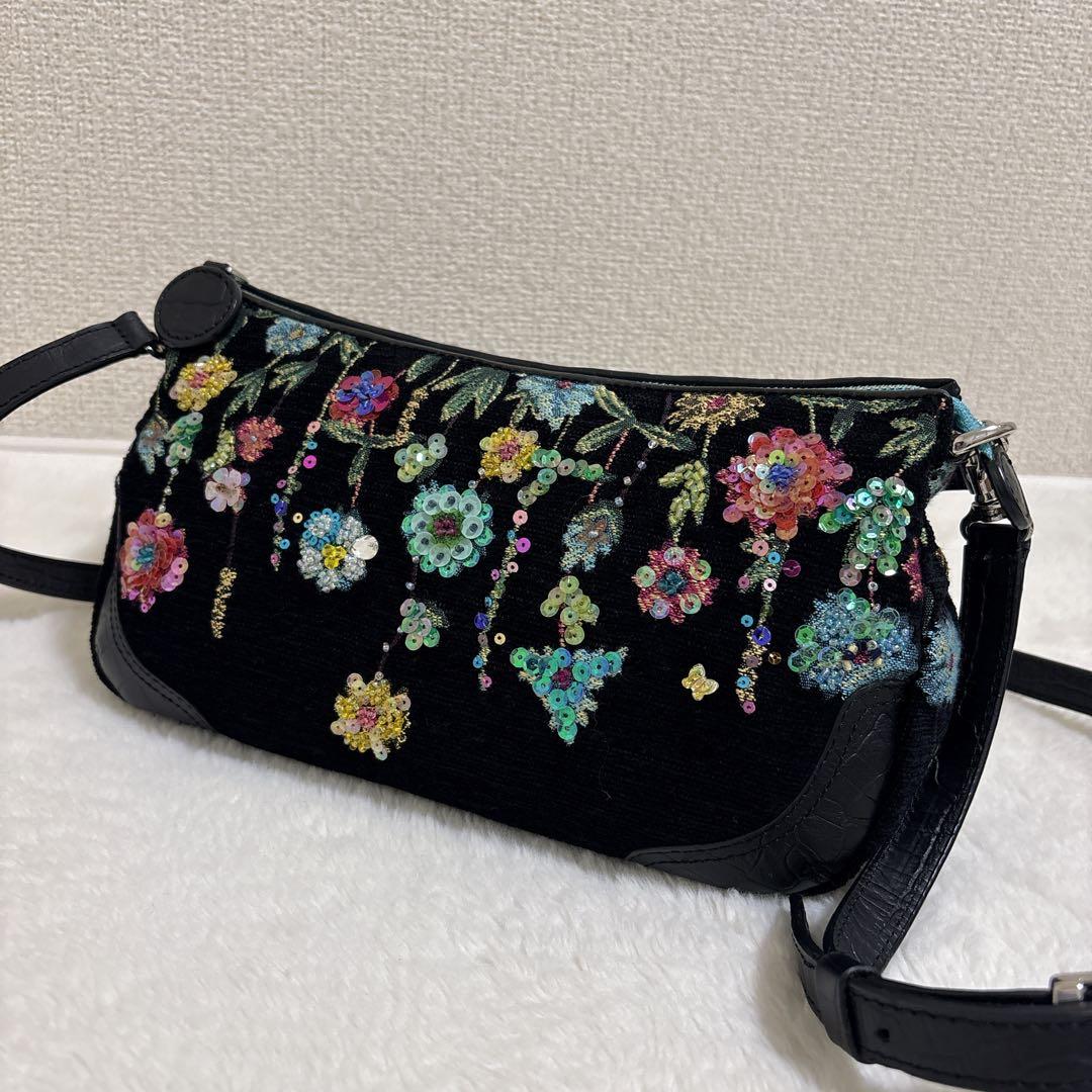 Think Bee! スパンコール フラージェビーズ ショルダーバッグ 刺繍