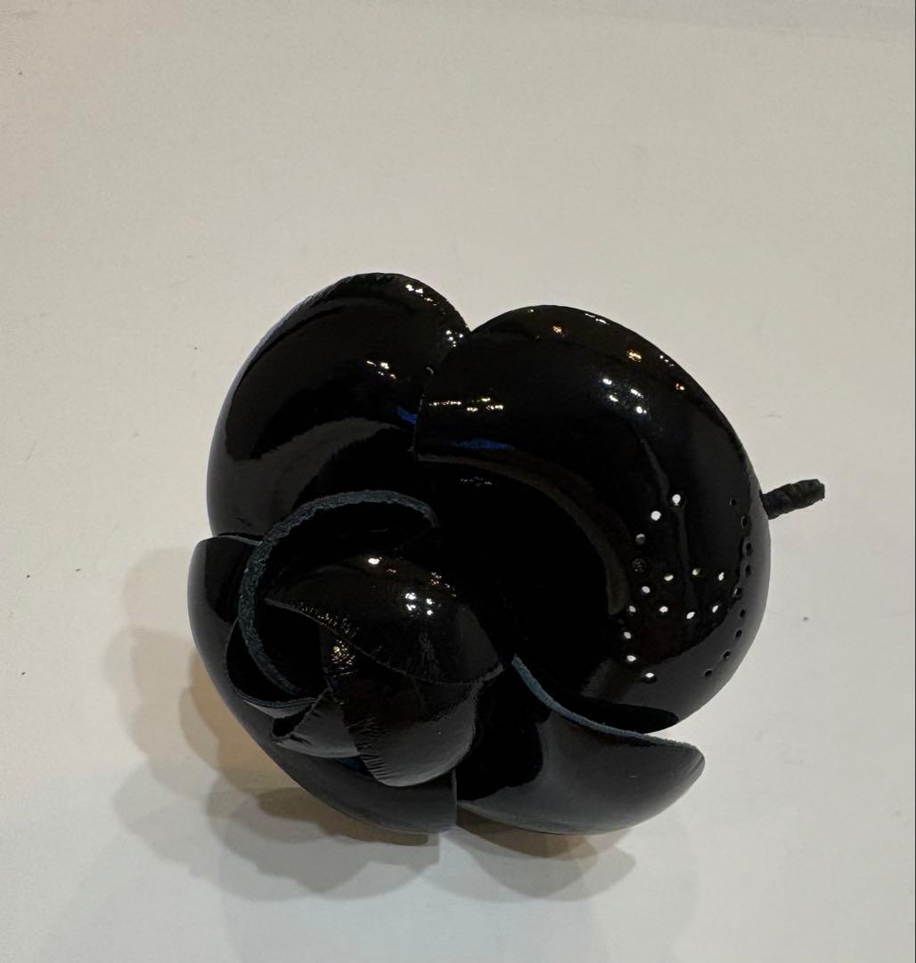 美品☆シャネル　カメリア 黒革コサージュ　ココマーク ロゴ　レザー　ヴィンテージ