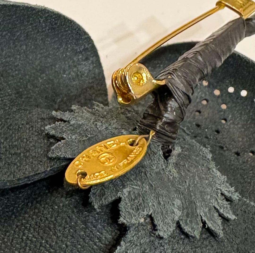 美品☆シャネル　カメリア 黒革コサージュ　ココマーク ロゴ　レザー　ヴィンテージ