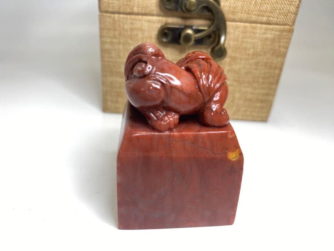 112 寿山石　印材　朱砂　 瑞獣　手彫り　紅石　大印面　篆刻　日展　雅号　箱付