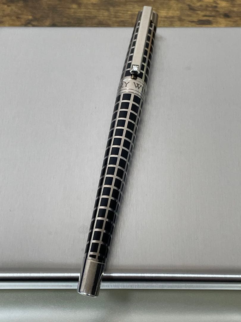 シリアルナンバー　ダイヤモンド　パラジウム仕上げ　ハリーウィンストン　万年筆